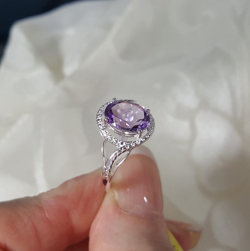 Pure Elegance in this Amethyst Oval - Picture 4 of 7